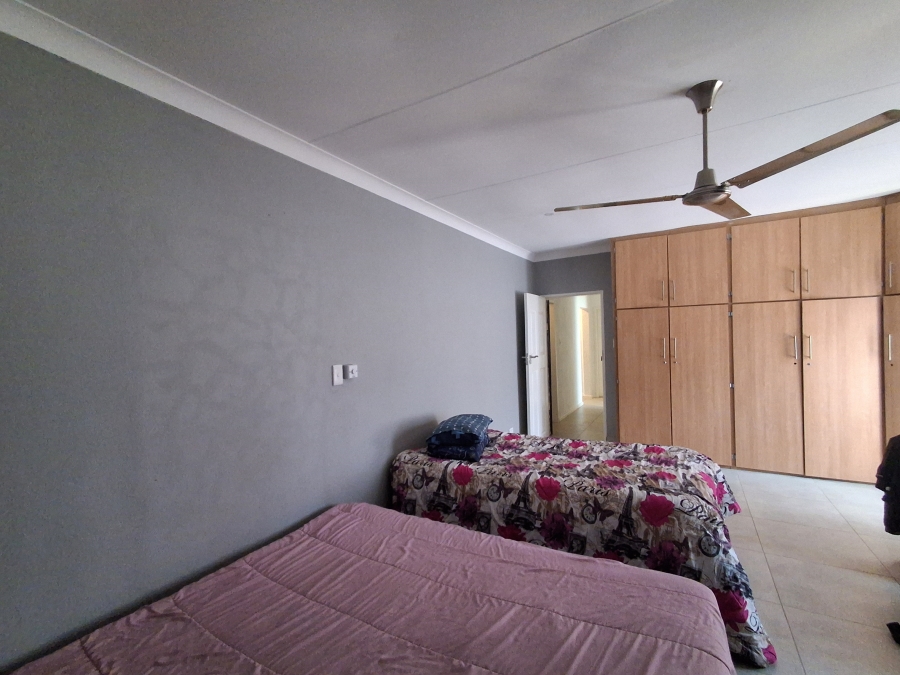 4 Bedroom Property for Sale in Flamwood North West